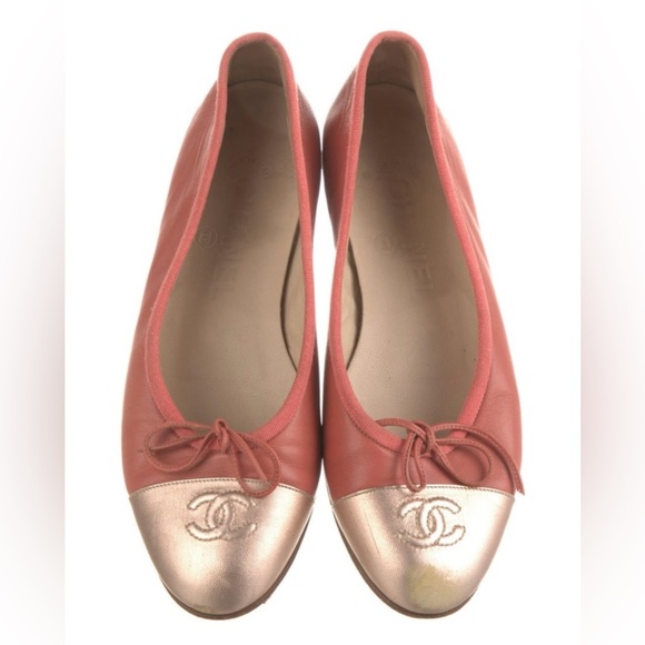 Vintage Chanel Coral & Gold Ballet Flats CC Logo Leather Shoes - Picture 3 of 4